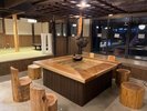 永年にわたって日本民家のリビングを担ってきた「囲炉裏場」オプションで囲炉裏焼きもご用意ございます。