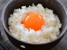 古民家朝食にて焼き魚や、お取り寄せグルメで大人気アクアファームの『彩美卵』をご用意。