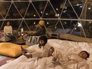 眠たいんだけど、、、楽しくてなかなか寝れません。寝る前には室内プラネタリウムで宇宙空間を体験。