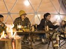 昼間とは違った表情を見せる夜のグランピング。家族・友人とも会話が弾みます♪心に残る、忘れられない夜を