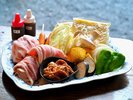 清流沿いの開放感たっぷりの屋外BBQ会場で、秩父名物秩父ミックスホルモンがついてボリュームたっぷりBBQ