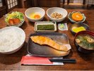 自然の中で味わう和朝食。秩父アクアファームの高級卵『彩美卵』と焼き魚をご用意。素敵な1日の始まりを♪