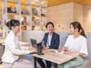 【ライブラリーカフェ】広々とした静かなスペースで打ち合わせなどビジネスシーンでもご活用いただけます