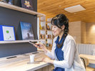 【ライブラリーカフェ】フリードリンクをご用意。コーヒーと共に読書など思い思いの時間をお過ごしください