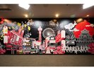 大阪の街並みを描いた、特大アートがお出迎え!
