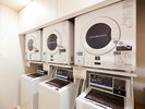 ランドリーコーナー 10階男女大浴場脱衣所(洗濯機:無料、洗剤自動投入/乾燥機:20分100円)