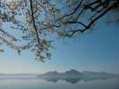 春の洞爺湖