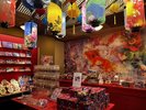 「蜷川実花 with EiM×道後温泉 DOGO ART」開催中!令和9年2月末まで。道後温泉本館の目の前に蜷川商店も