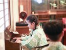ロビーのオルガン。ご自由にお楽しみ下さい