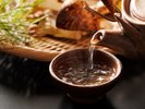 秋の味覚を味わう松茸プラン一例:香り高い土瓶蒸しをお楽しみ下さい