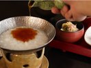 ご朝食追加オプション(有料)風さやかの朝がゆ/ふんわり柔らかく炊き上げた朝がゆをお楽しみください。