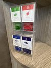 ダージリン・アールグレイ・アップル・ブルーベリーの紅茶をご用意。お好きな紅茶をお楽しみ下さい。