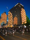 ホテルの目の前が竿燈祭りの会場