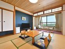山側8畳和室 五色台の山並みが見渡せるお部屋です。