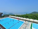瀬戸大橋と瀬戸内海が一望できる展望プール。幼児用もありご宿泊者の方は無料でご利用いただけます。