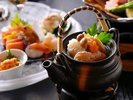 【椀替り 献立例】北海道産のきのこや旬の魚介を特製出汁で蒸し上げる土瓶蒸し