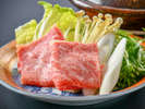 【牛しゃぶしゃぶ】牛薄切り肉にすることで肉の旨味をしっかり感じられるしゃぶしゃぶをどうぞ♪