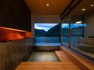 【展望浴場 萩姫の湯】山々を望みながら浸かれる2つの浴槽、穏やかな温熱リトリート、露天腰かけ湯など