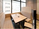 宿泊者専用のビジネスラウンジ。お仕事にご利用いただけます。