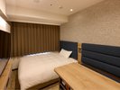 アイランド型デスクは書類やパソコンを広げやすい大きさです。