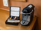 コーヒーマシン。デラックスツインとジュニアスイートルームにございます。