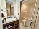 【303・306】シャワールームと洗面台 バリアフリー対応 ※バスはございません。