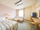 【新館 デラックスシングル】20u・お部屋にソファーもございます。ごゆっくりお過ごしくださいませ!