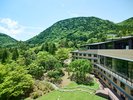新緑の美しいホテル庭園