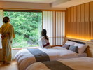 【本館】四季を望む和洋室|14畳|3ベッド|温泉内湯付き