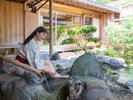『山荘特別室:寿之間』専用露天風呂付き。四季の色の中で、体と心を休めてください