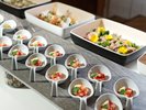 夕食ビュッフェ/地産地消にこだわった多彩なお料理をバイキング形式で(イメージ)