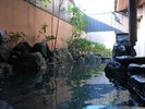 【貸切露天風呂】2人では持て余す広さの露天風呂!夜晴れた日にはまんてんの星空を望みます(別料金)