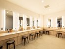 ◆脱衣所◆化粧ミラーをご用意!※写真は女性用スペースです。