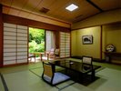 【有隣館】和を基調とした、ゆとりある12畳〜15畳の和室です。