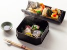 少量美味の重箱スタイルプラン。秋冬は一の重は蒸し器でお出しします