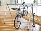 『新館』ロビー、サイクリングスタンド
