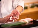 板長自ら握る極上の一貫。寿司会席のカウンターは6席限定(イメージ)