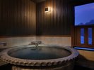 信楽焼露天風呂*別邸つきの里/風または水の音