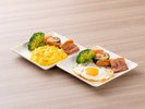 【卵料理】スクランブルエッグ&目玉焼き(トッピングにベーコンかソーセージを選べます)