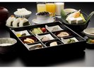 【サンヒルズ三河湾】大人朝食|豊富な品々が華やかに並ぶ、和食コースをご用意