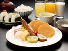 【サンヒルズ三河湾】お子様朝食|豊富な品々が華やかに並ぶ、小学生以下の朝食をご用意