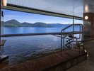 内風呂からもパノラマで洞爺湖をお楽しみいただけます。