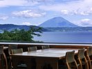 【レストラン会場/飛鳥】絶景を眺めながらお食事を楽しめます。