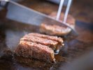 【実演ステーキ】シェフが目の前で焼き上げるステーキをどうぞ!