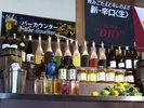 バーカウンターでは日本酒、ウイスキー、ワインなど多種類のアルコールをご用意しております。