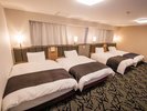 フォースルーム(広さ45.3u/ベッド幅140p×2台+エキストラベッド×2台)