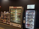 1階にミニコンビニ、冷凍食品自動販売機を設置。