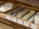 アメニティバー(1階ロビーに有)歯ブラシとタオルはお部屋にございます。
