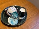 湯のみなどはお部屋にご準備しております。