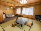 スタンダード和室【広めの10畳】広縁付の客室。
